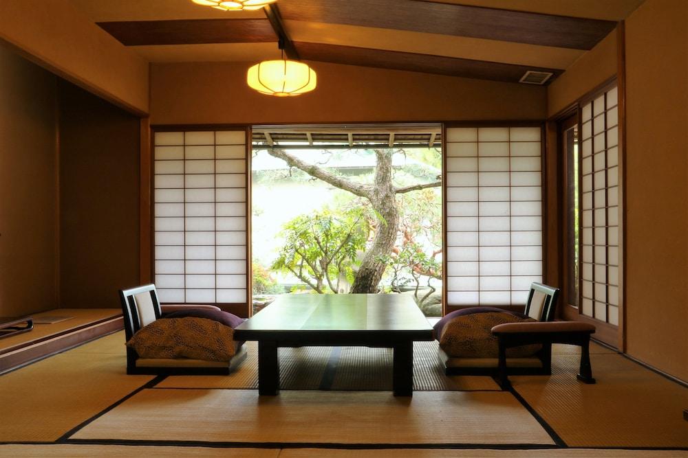 Atami Sekitei Hotel Exterior photo